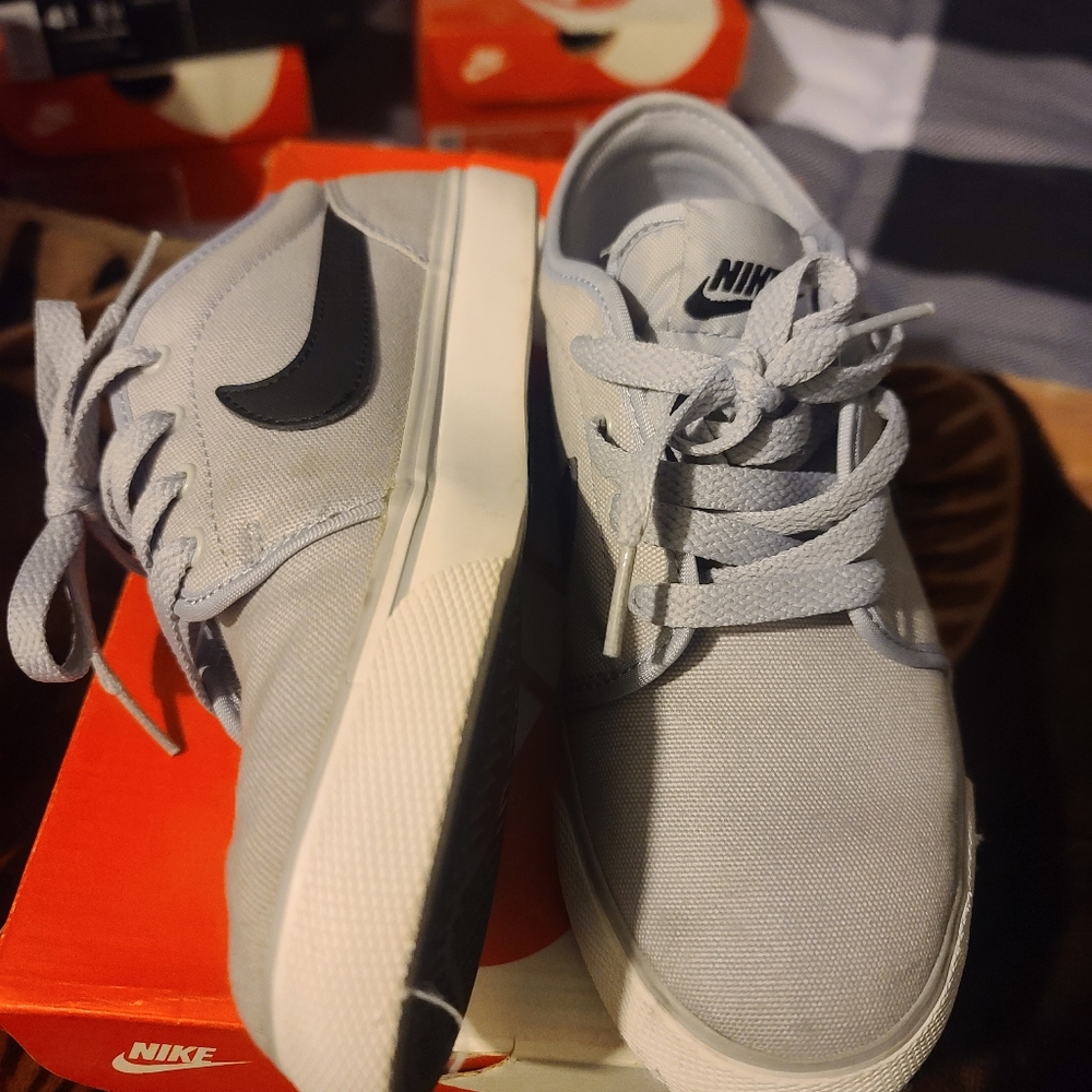Nike Toki Low Canvas Shoes